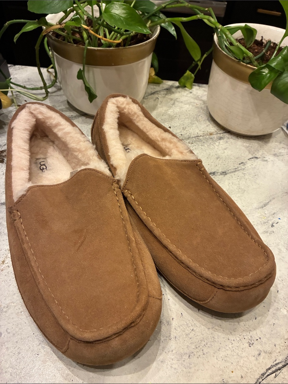 UGG Men’s Chestnut Suede Slip-On Shearling Lined Loafers size 18